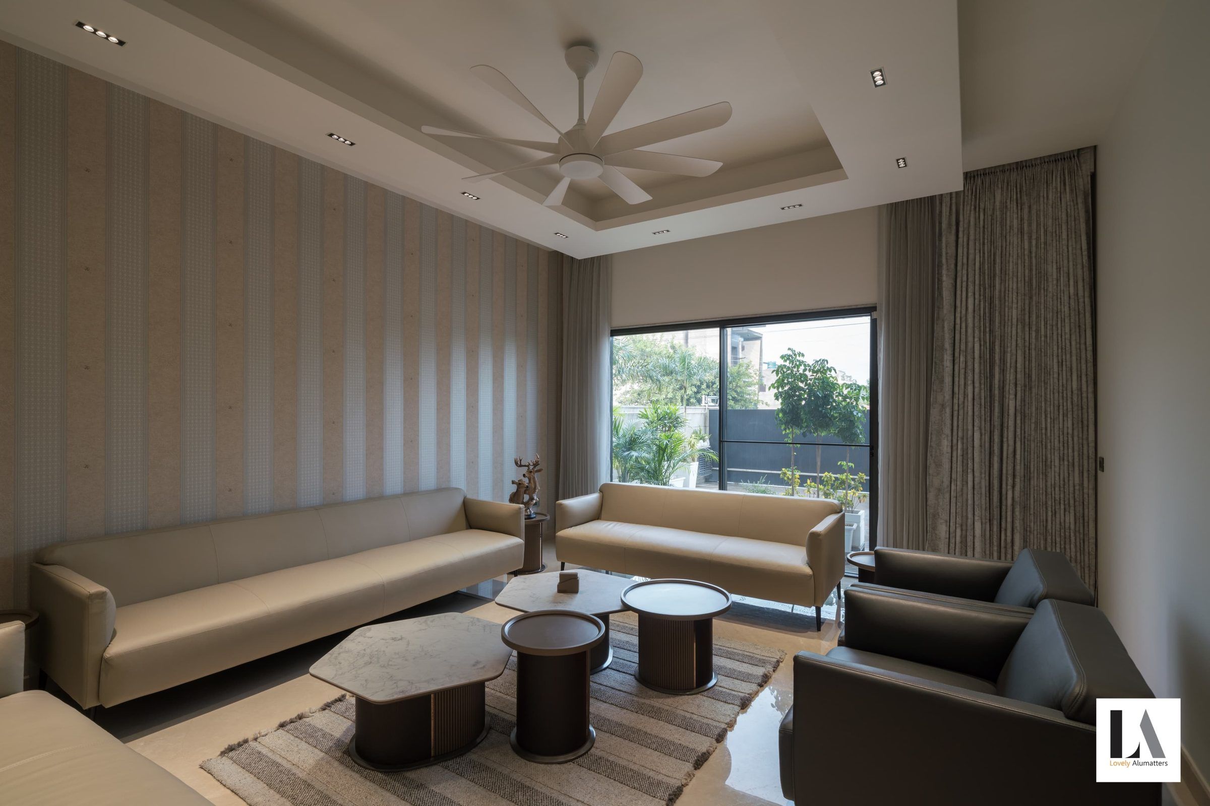 Living room with a large window and sliding door to the terrace