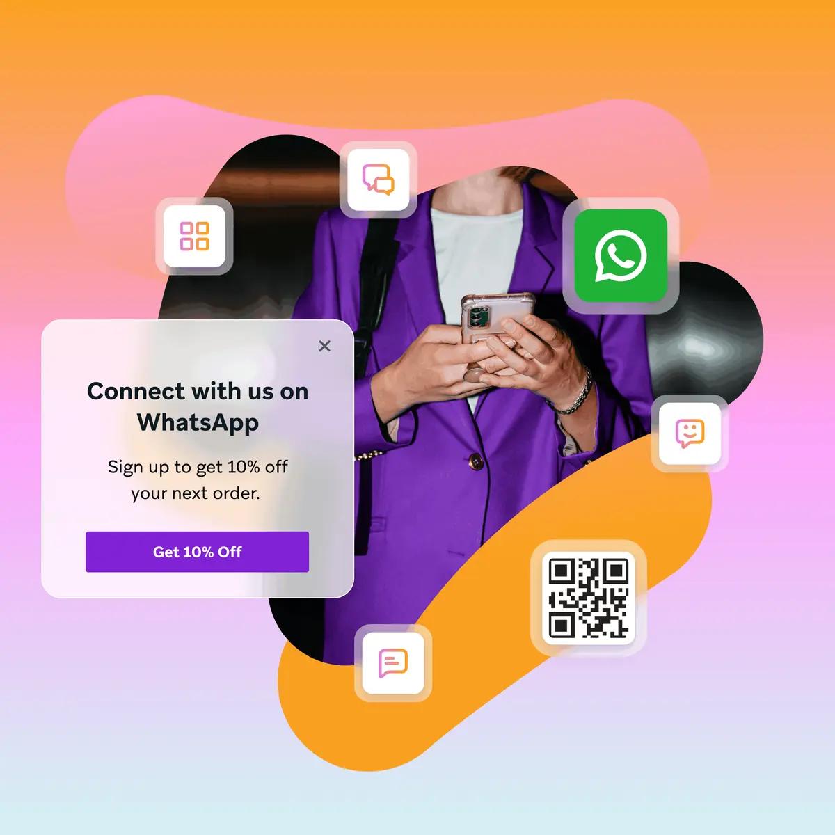 Mulher utiliza seu celular e autoriza opt-in no WhatsApp para receber desconto.