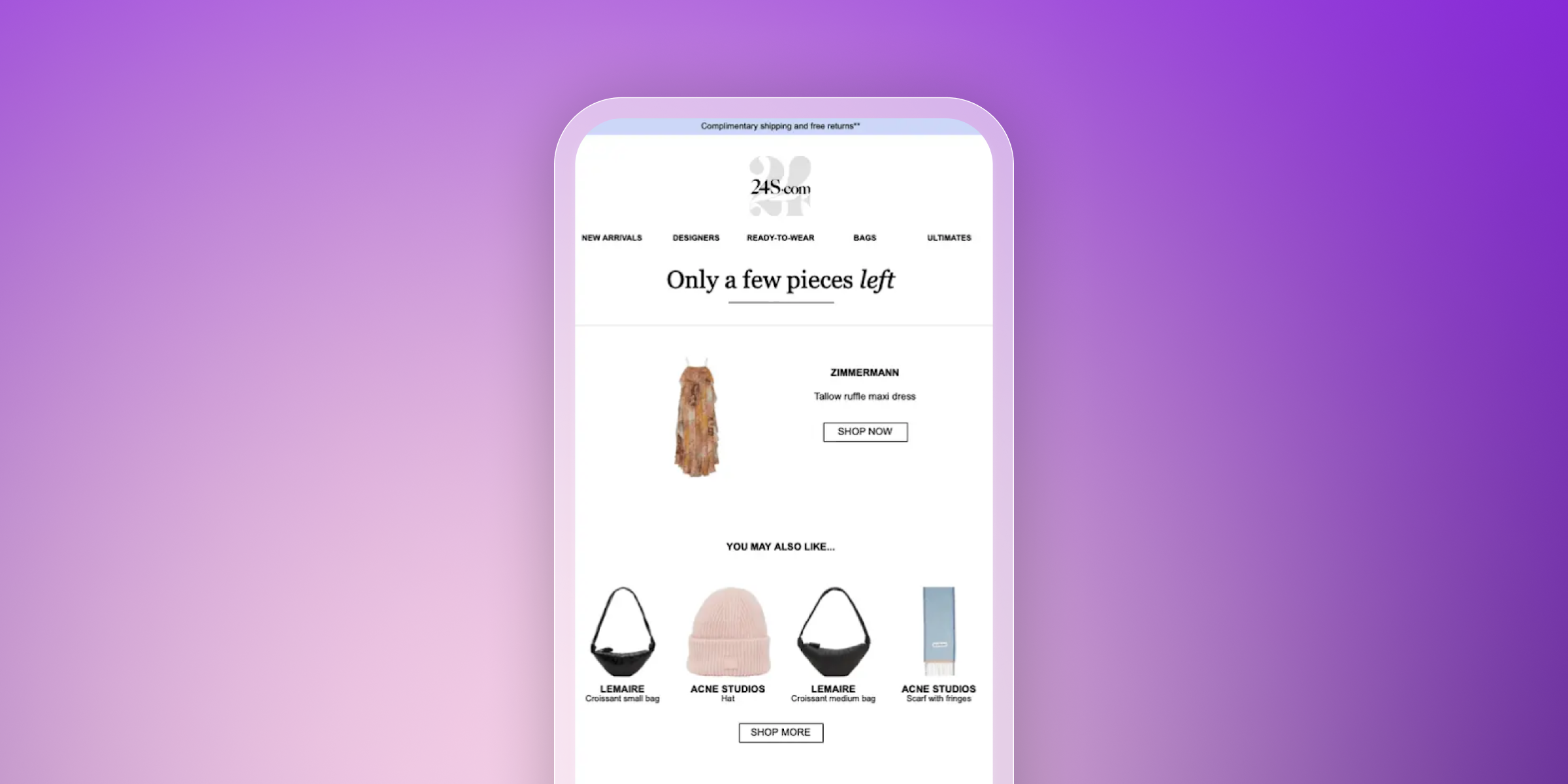 Un teléfono móvil que muestra un sitio web de comercio electrónico con el mensaje "quedan pocas unidades" para una prenda y otros accesorios, sobre un fondo degradado morado.