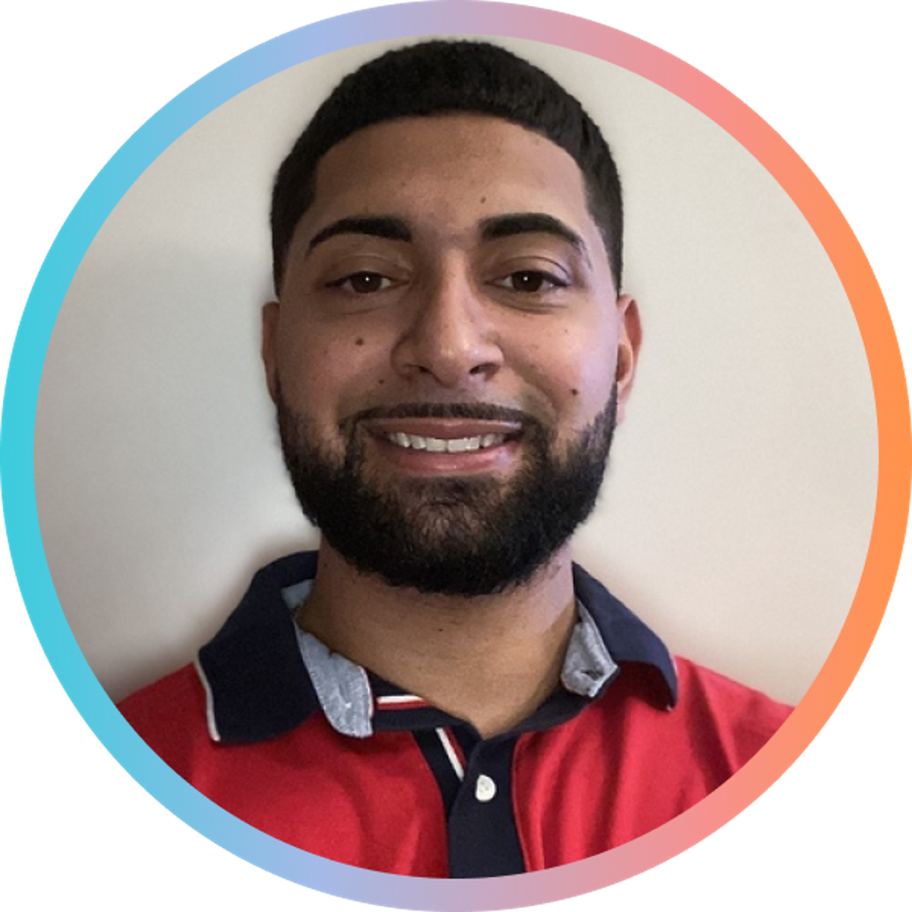 A smiling man with a beard wearing a red polo shirt, framed by a circular gradient background.