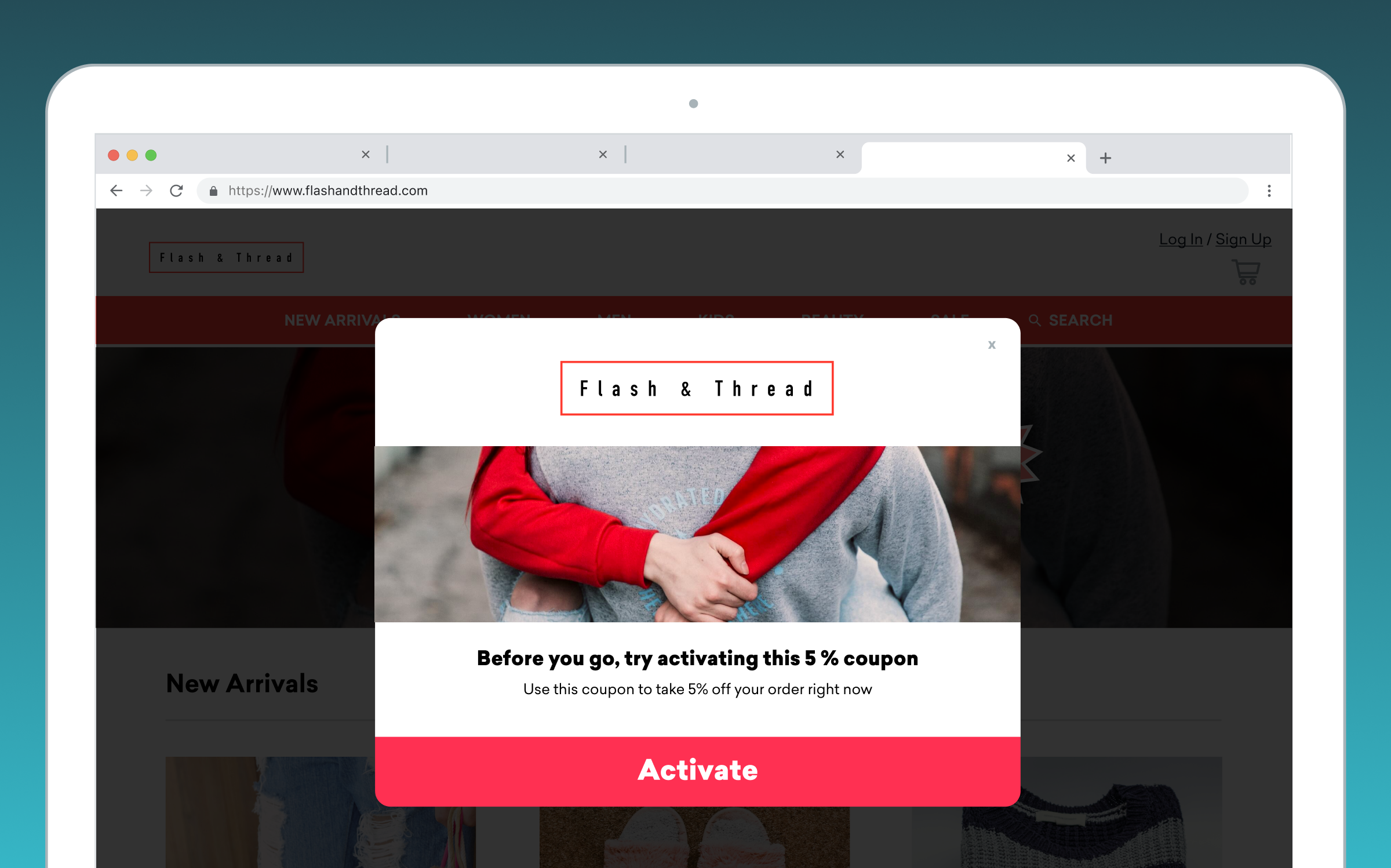 クーポンのポップアップが表示されているウェブサイトの画面。5%の割引を受けるためのクーポンをアクティブにするよう促している。