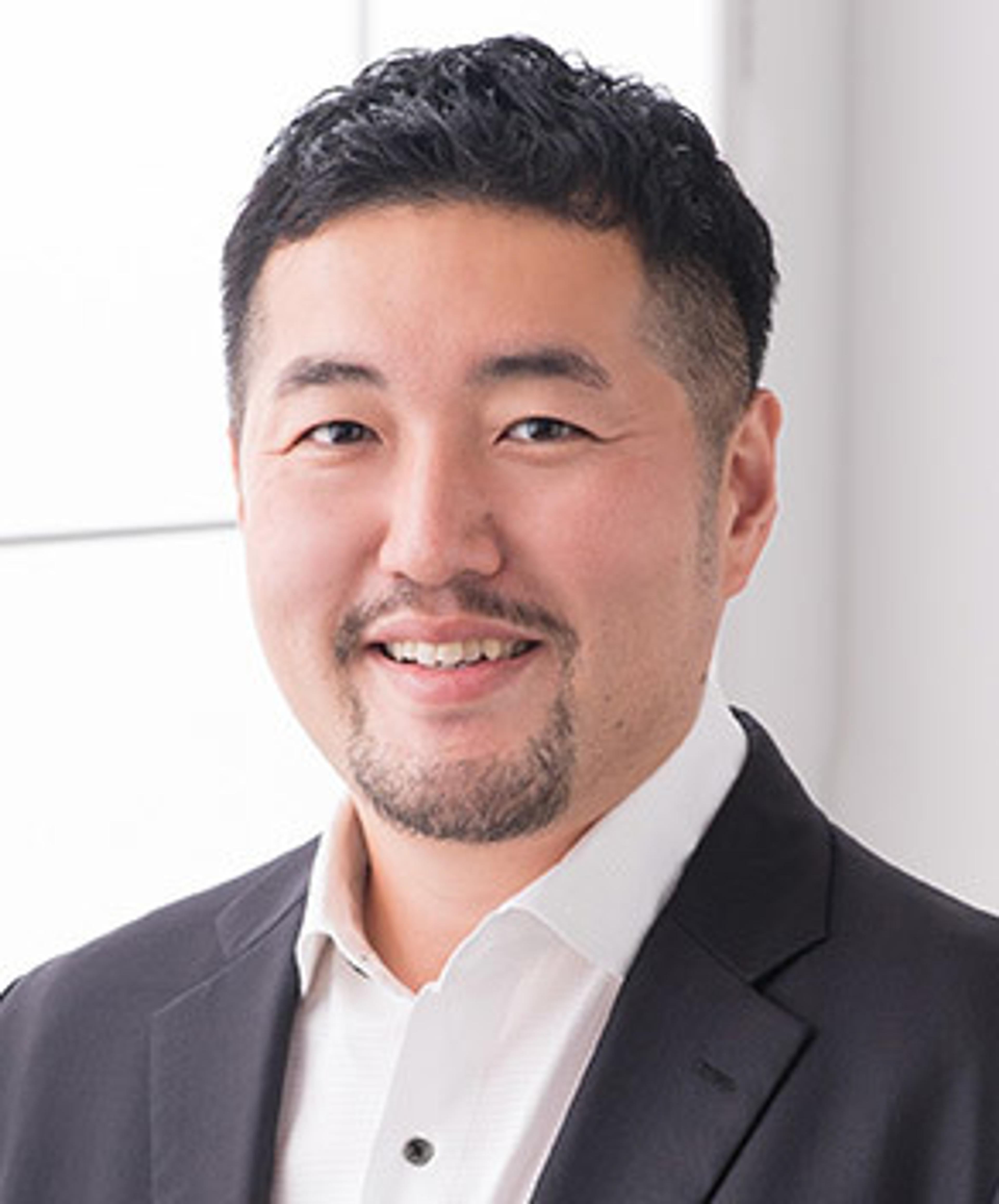 Max Masayuki  Kikuchi