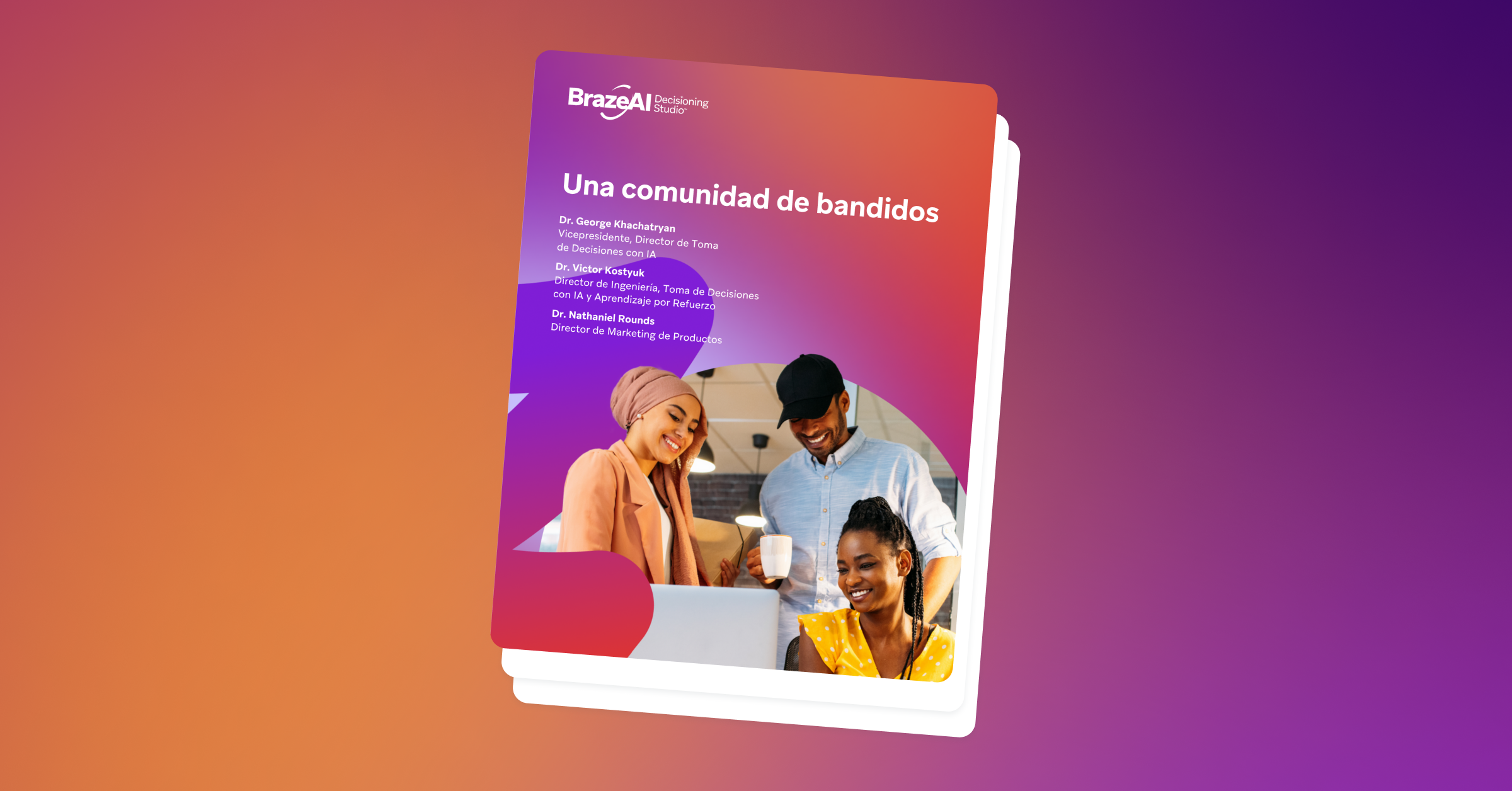 BrazeAI Marketing Studio ebook cover titled "Una comunidad de bandidos" featuring three smiling colleagues working with a laptop.
