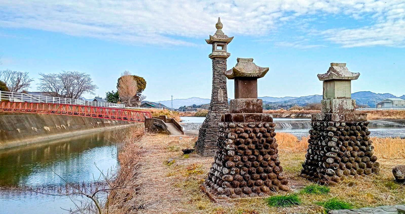 Yanajima 柳島 — in the Yame plains, home of the people who live below, where the Hoshino and Yabe Rivers meet. A fertile land with over 400 years of history as a river port. Today, it remains a quiet hidden gem, home to some of Yame’s most special tea fields. 