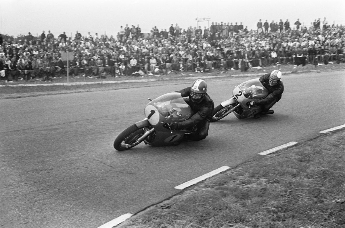 Mike Hailwood and Giacomo Agostini racing wheel to wheel in the 500cc race at Assen, 24 June 1967