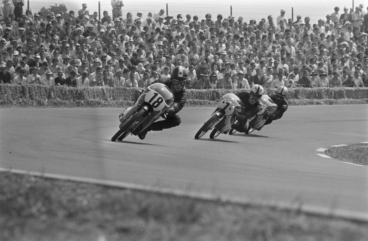 Jan de Vries, Ángel Nieto and Salvador Cañellas racing together in the 50cc class at the 1970 Dutch TT in Assen