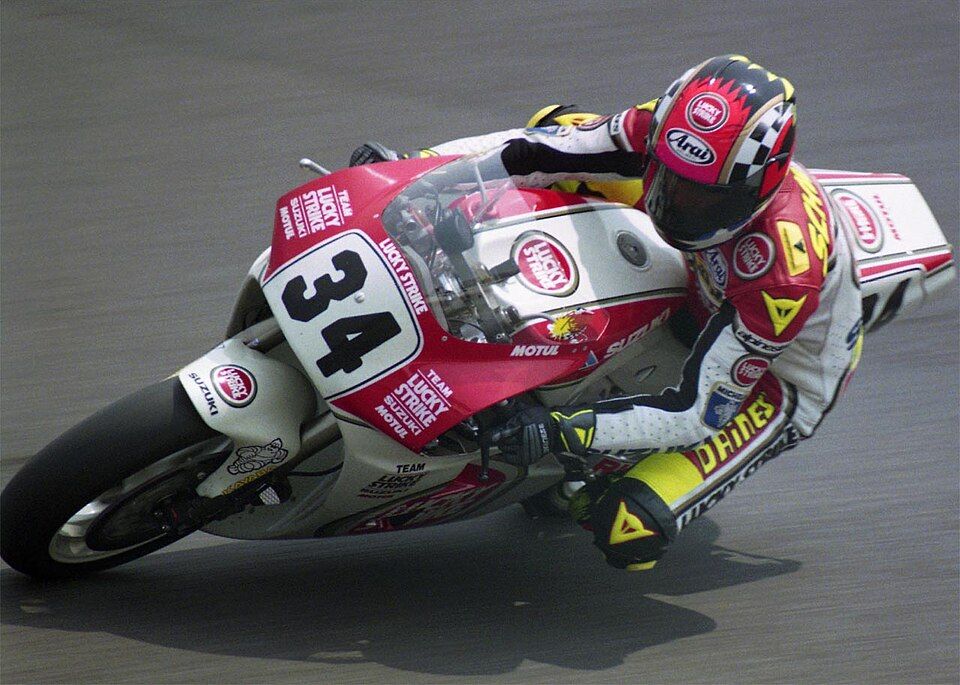 Kevin Schwantz riding the number 34 Lucky Strike Suzuki RGV500 at Suzuka in 1993