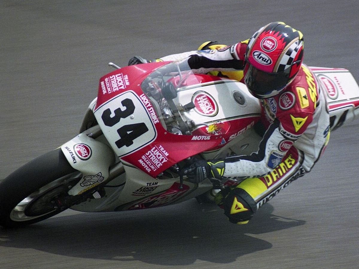 Kevin Schwantz riding the number 34 Lucky Strike Suzuki RGV500 at Suzuka in 1993