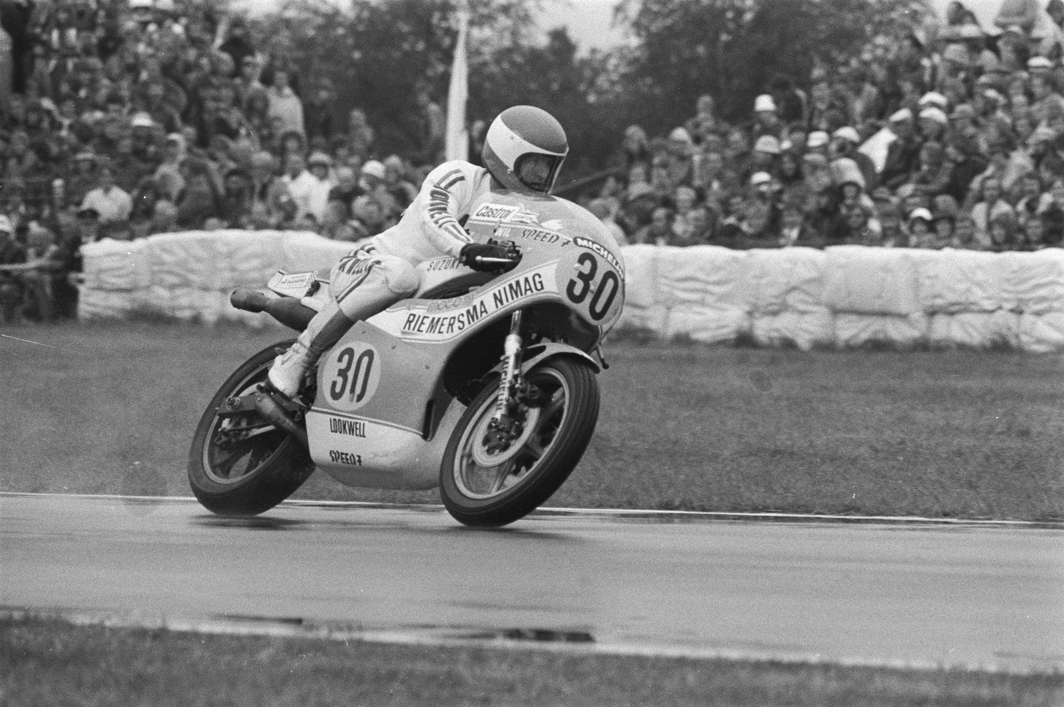 Wil Hartog racing his Suzuki RG500 in the 500cc race at the 1977 Dutch TT in Assen