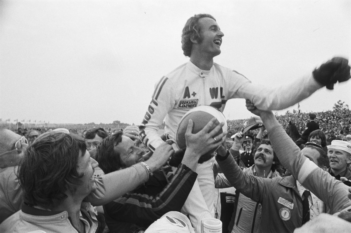 Wil Hartog carried shoulder-high by the crowd after winning the 500cc race at Assen, 25 June 1977