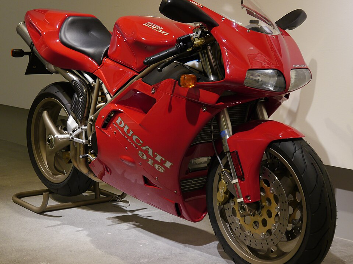 Ducati 916