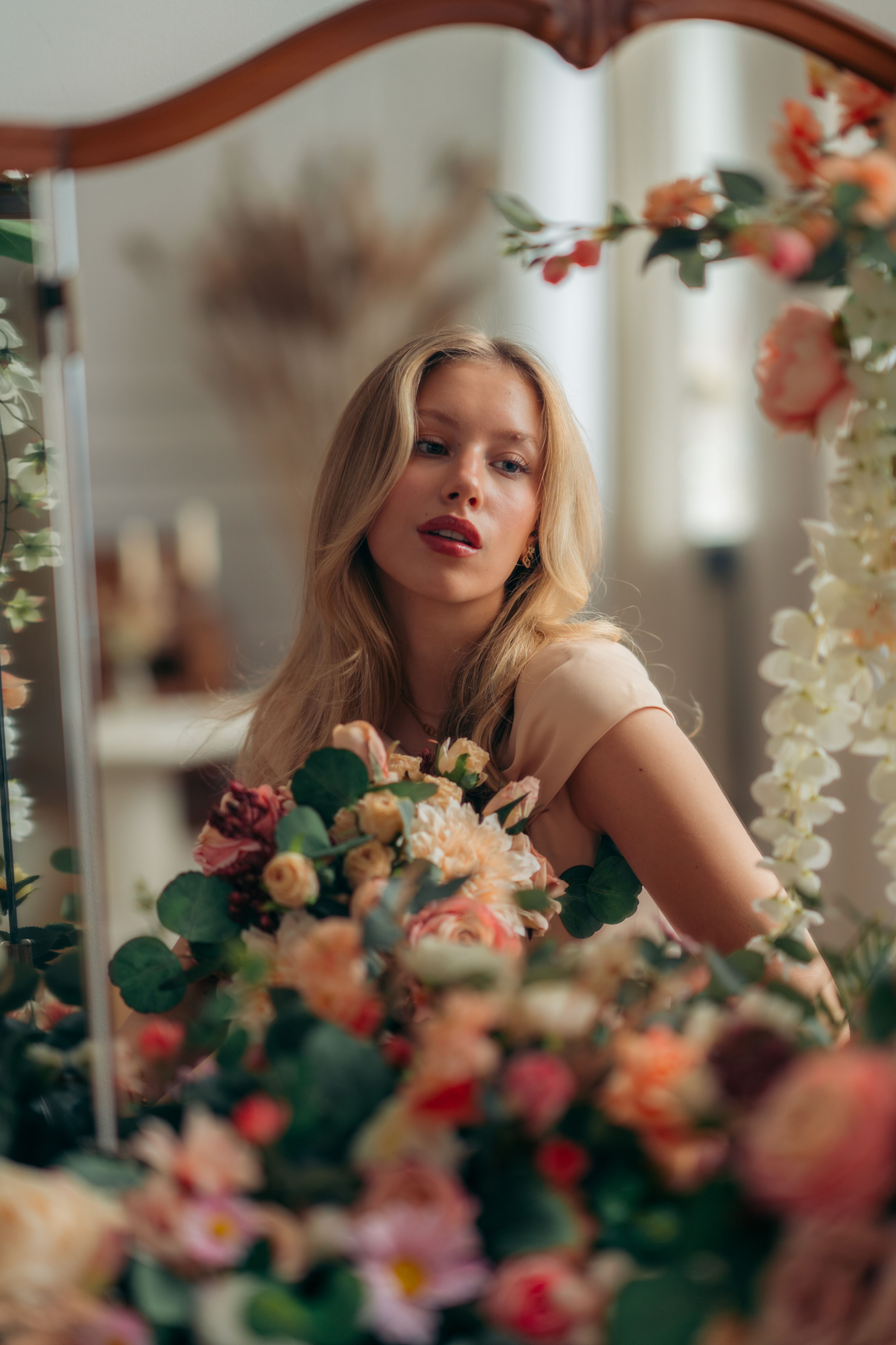 Panna młoda, kwiaty, dekoracje