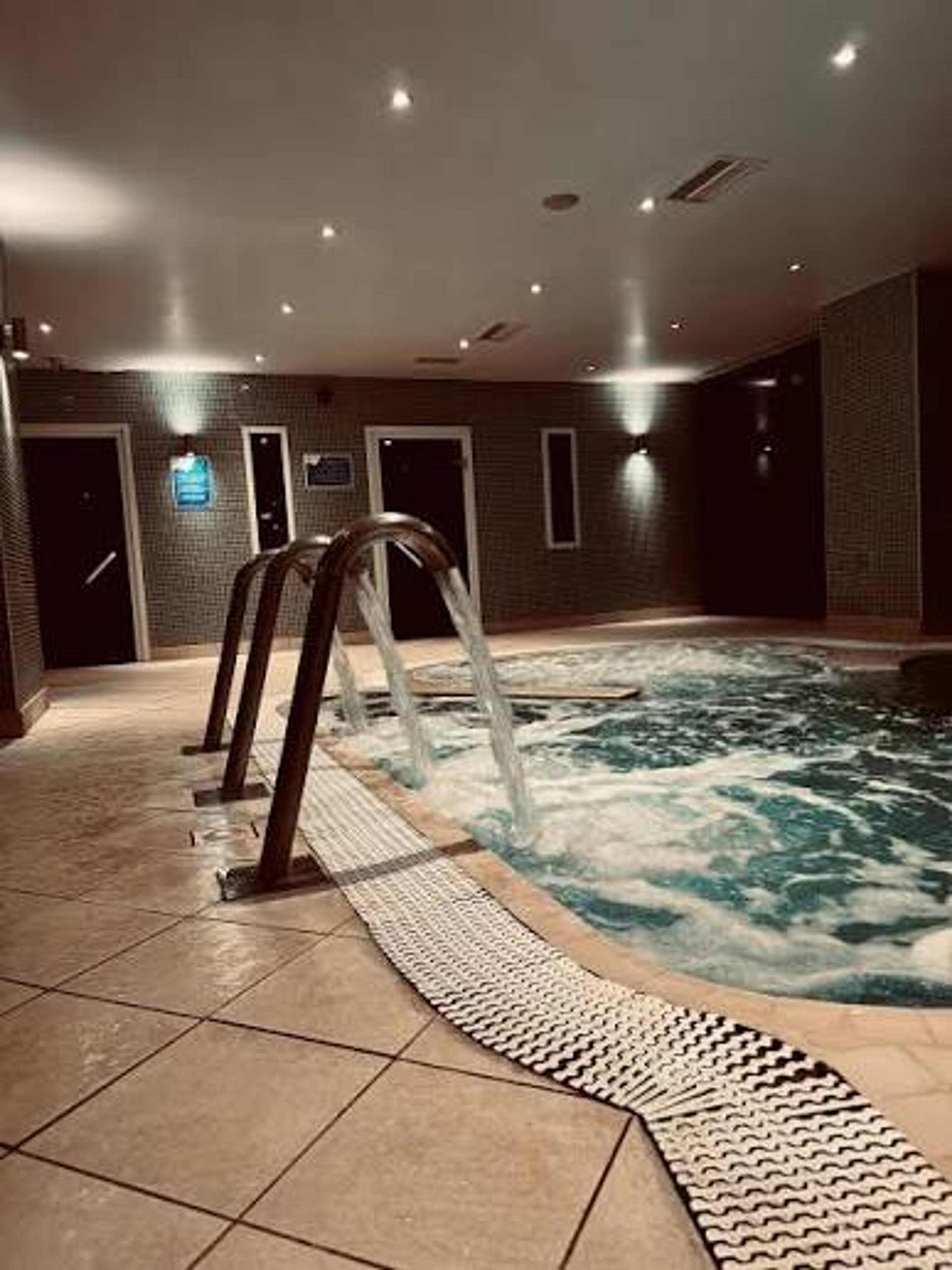Spa pool with hydrotherapy jets at Burntwood Court Hotel