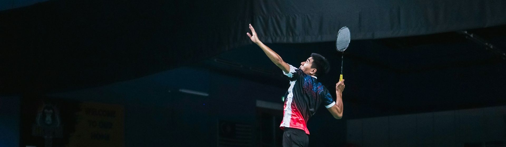 Badminton-Spieler beim Sprungschmetterball