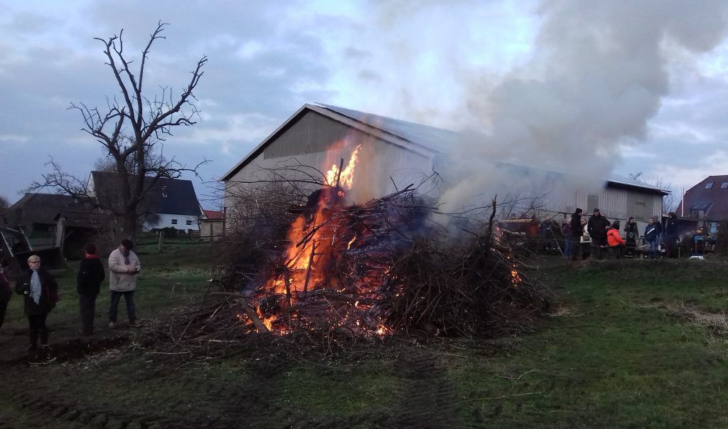 120 Besucher beim Osterfeuer des Ski-Clubs 2018