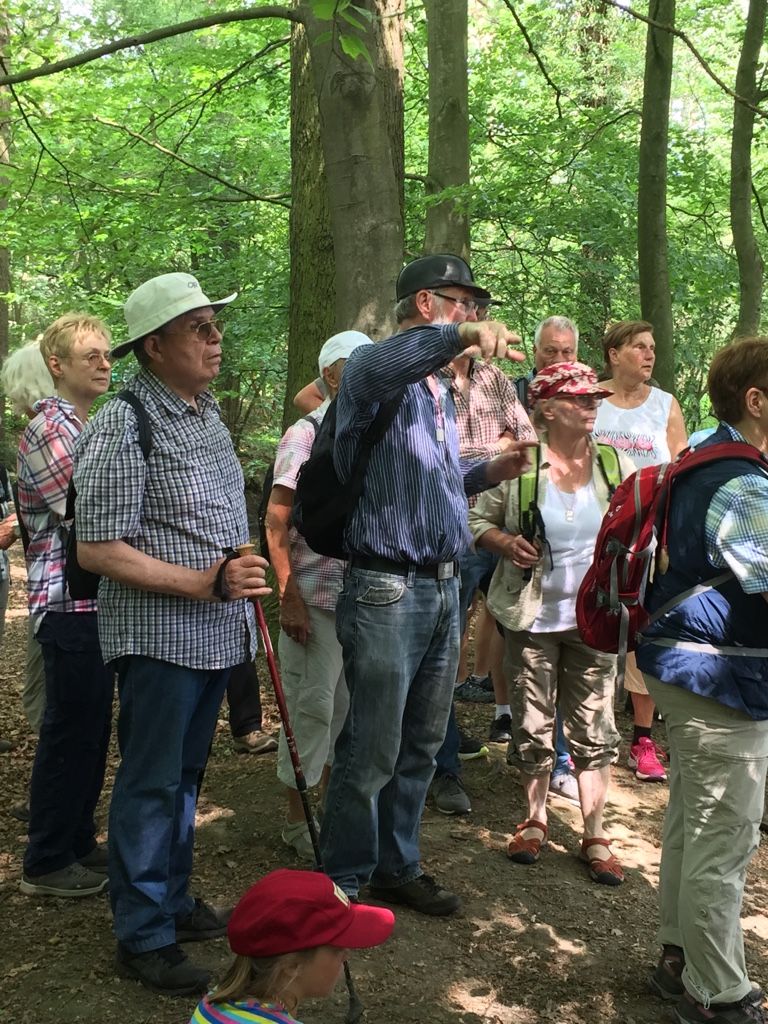 50. UNNA WANDERT…