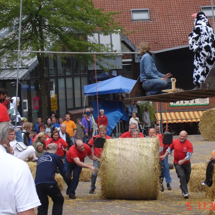 Strohballenrollen des SC Unna