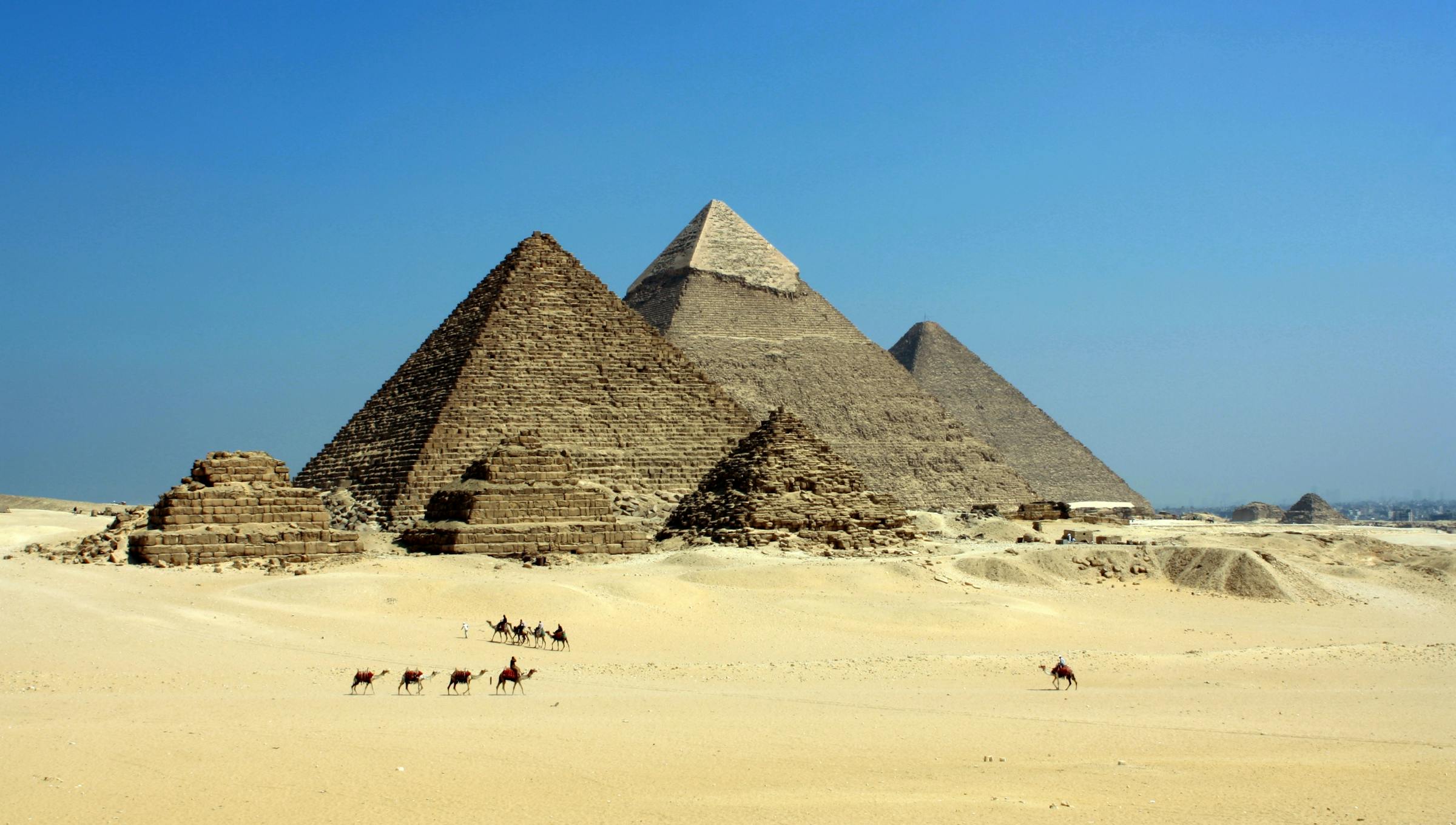 Las pirámides de Giza en el desierto egipcio, una de las maravillas del mundo