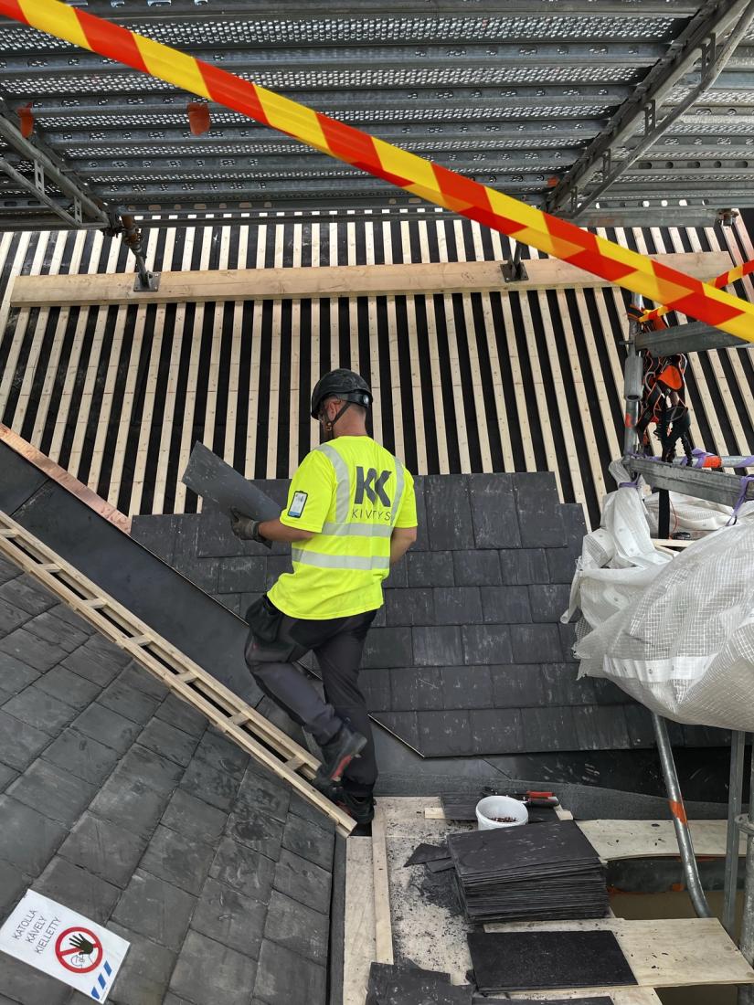 Kansallismuseon katto asennus.