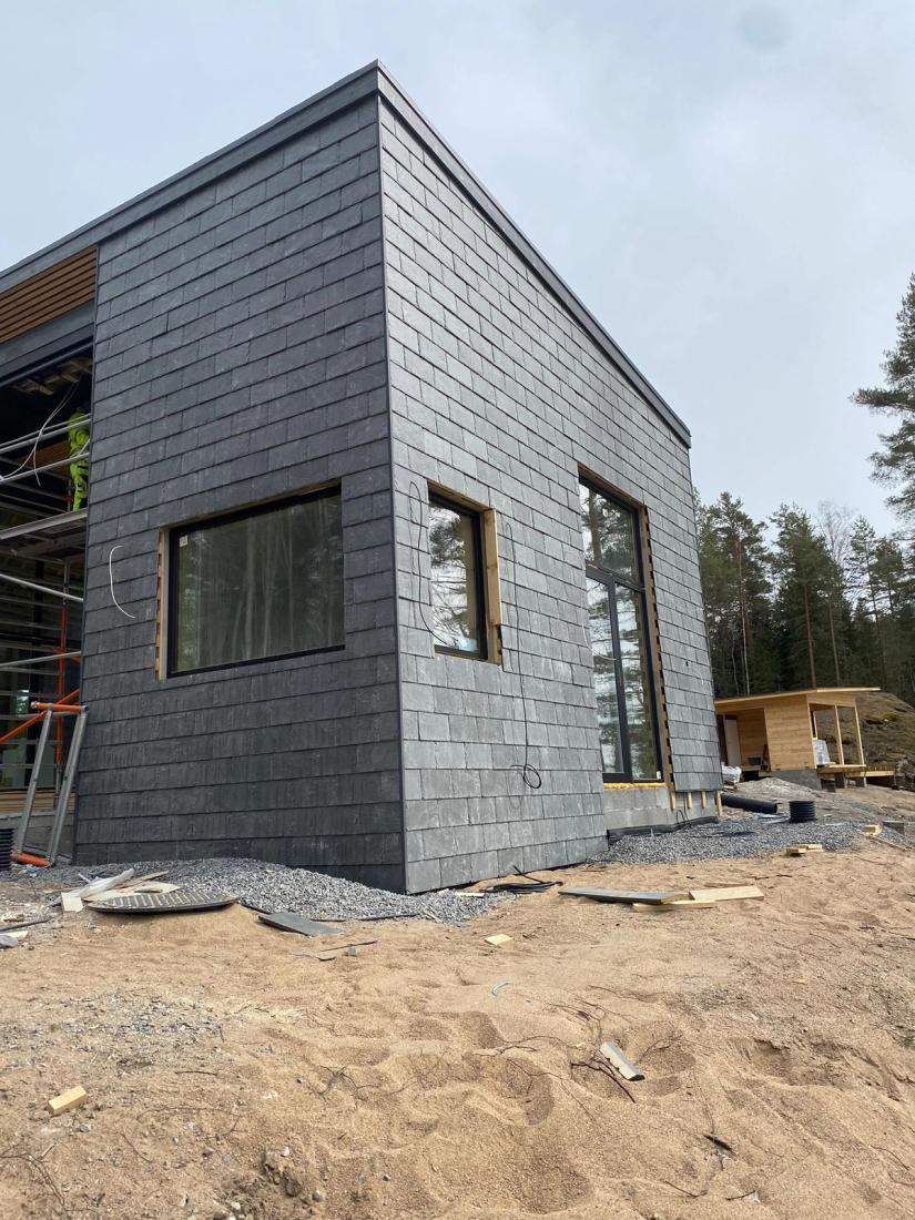 Piharakentaminen kiviseinä.