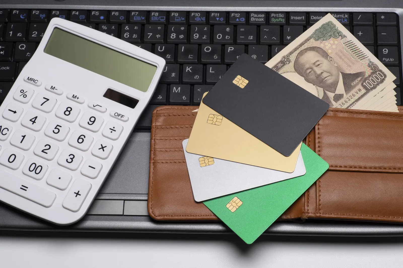 100万円修行とは?年会費永年無料の仕組みと達成のコツ