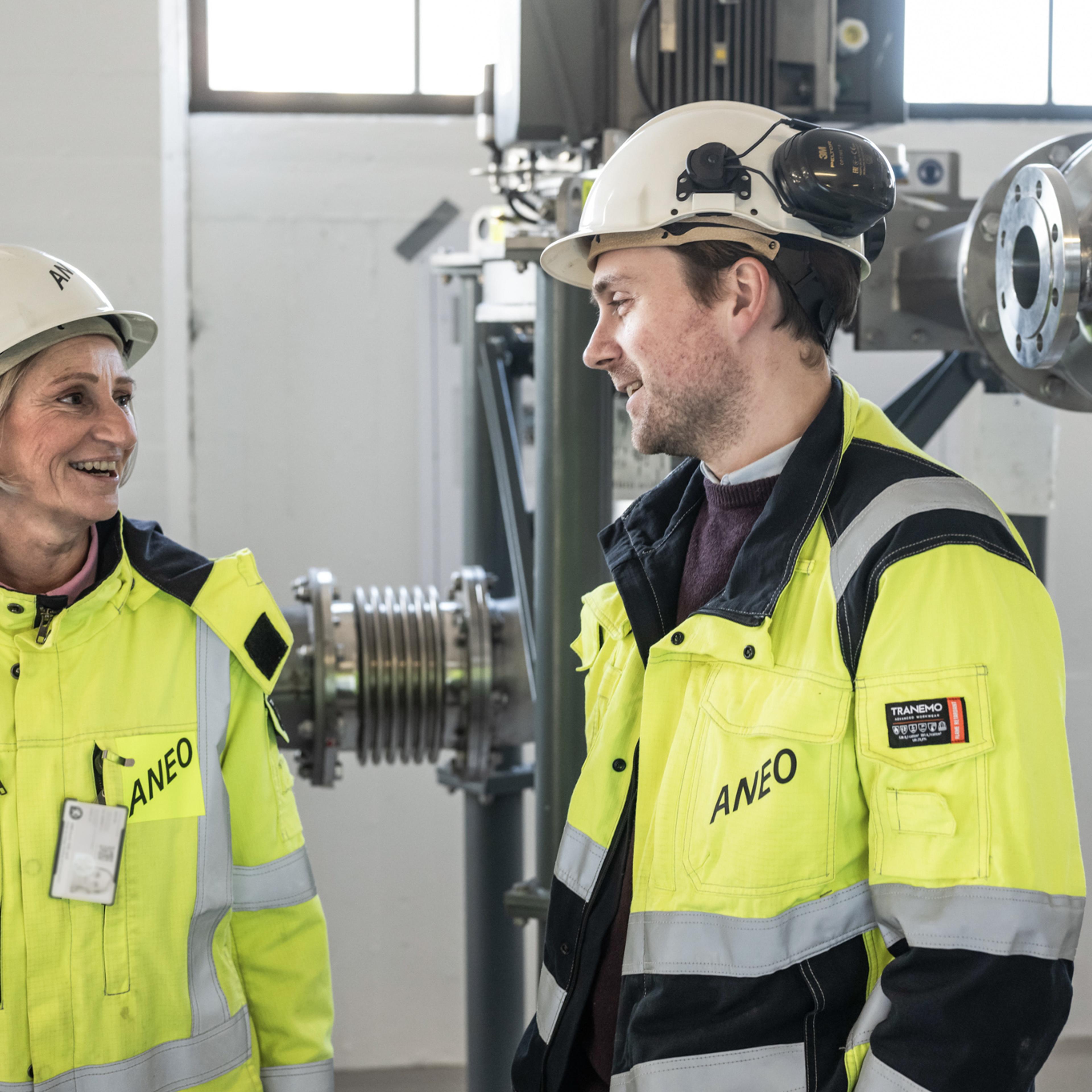 Aneo Industry team members next to our Frigg system