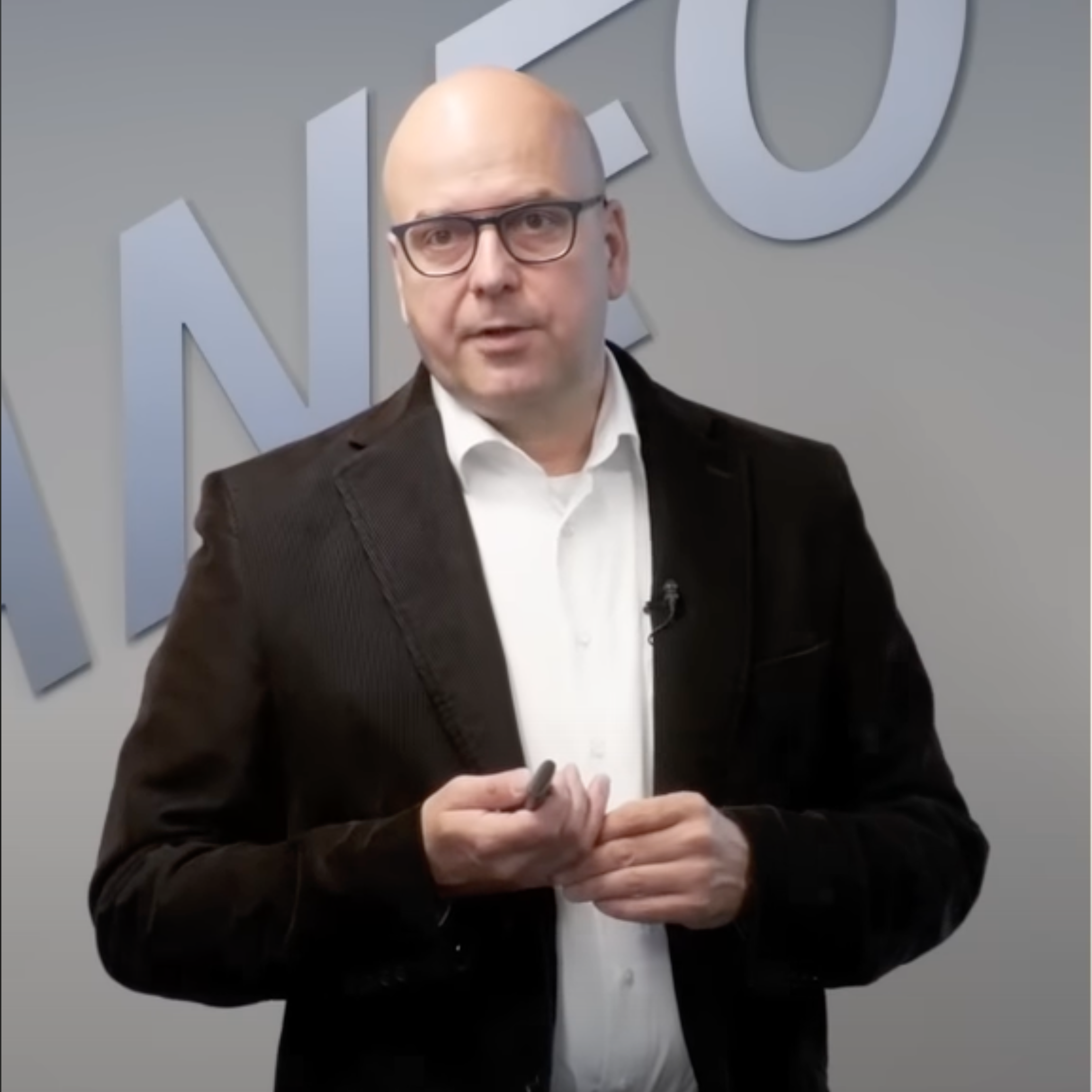 Dr. Michael Bantle presenting at our webinar on high-temperature heat pumps