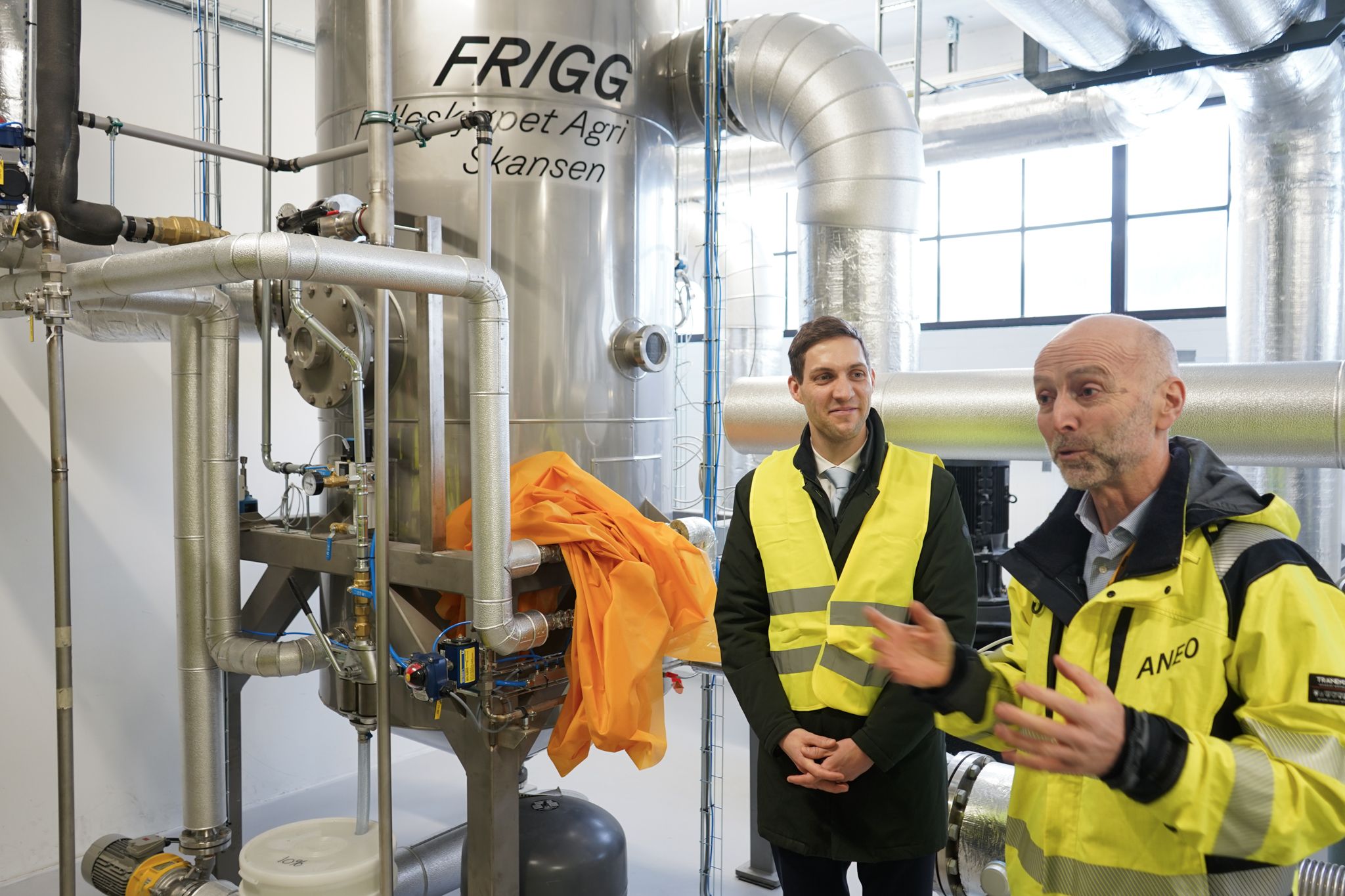 Minister for Climate Andreas Bjelland Eriksen and Aneo Group CEO Gunnar Hovland at the launch of our Frigg system