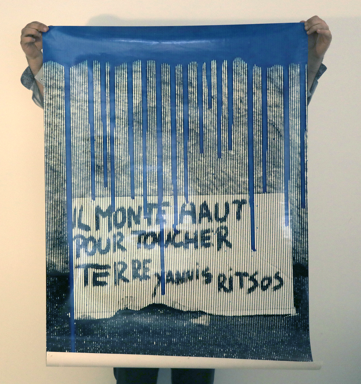 image de gallerie de Il monte haut pour toucher terre numéro 1