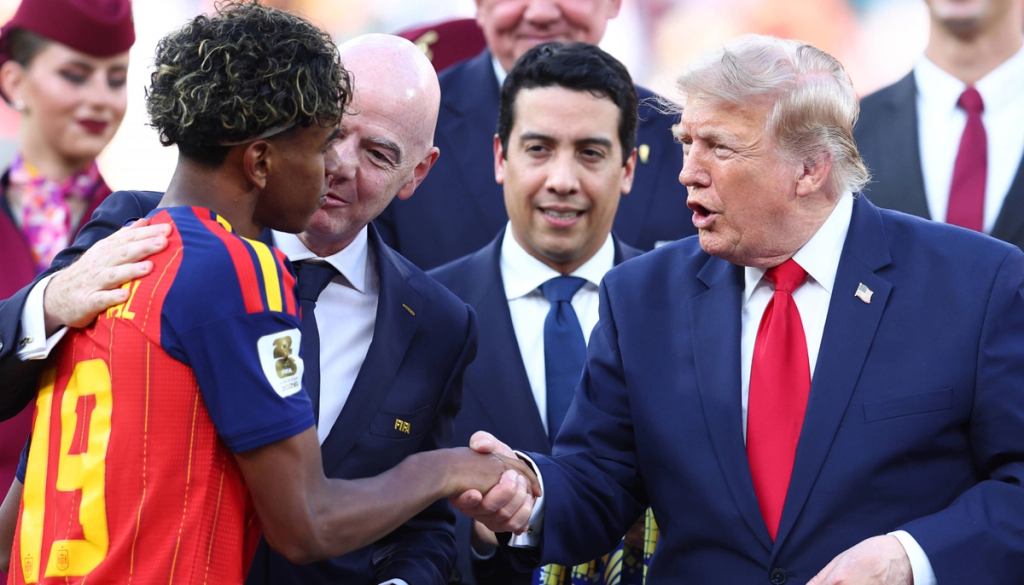 le migliori strette di mano di donald trump da Ultimouomo.com le migliori strette di mano di donald trump