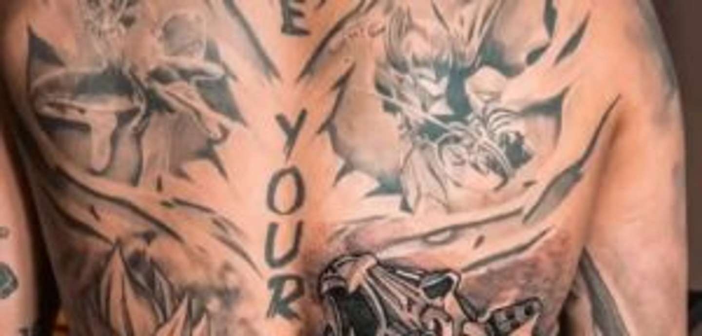 Il giorno 22 Dicembre 2022, decisi di andare sailor tattoo moscova per  farmi un tatuaggio in stile realistico, di due cavalli ed un cipresso. La  cifra pattuita era di 700 euri, Il \, image size:1440x691