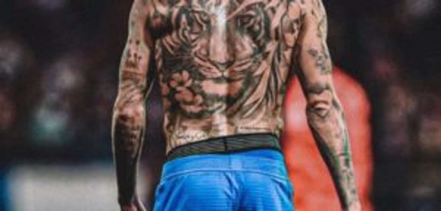 Il giorno 22 Dicembre 2022, decisi di andare sailor tattoo moscova per  farmi un tatuaggio in stile realistico, di due cavalli ed un cipresso. La  cifra pattuita era di 700 euri, Il \, image size:1440x691