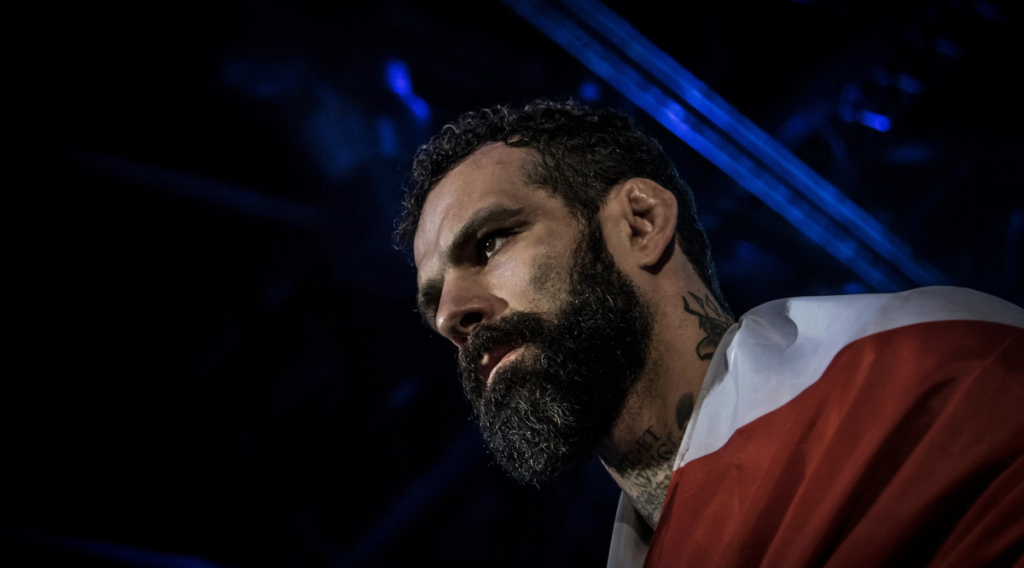 A mani nude è più vero, intervista ad Alessio Sakara A mani nude è più vero, intervista ad Alessio Sakara
