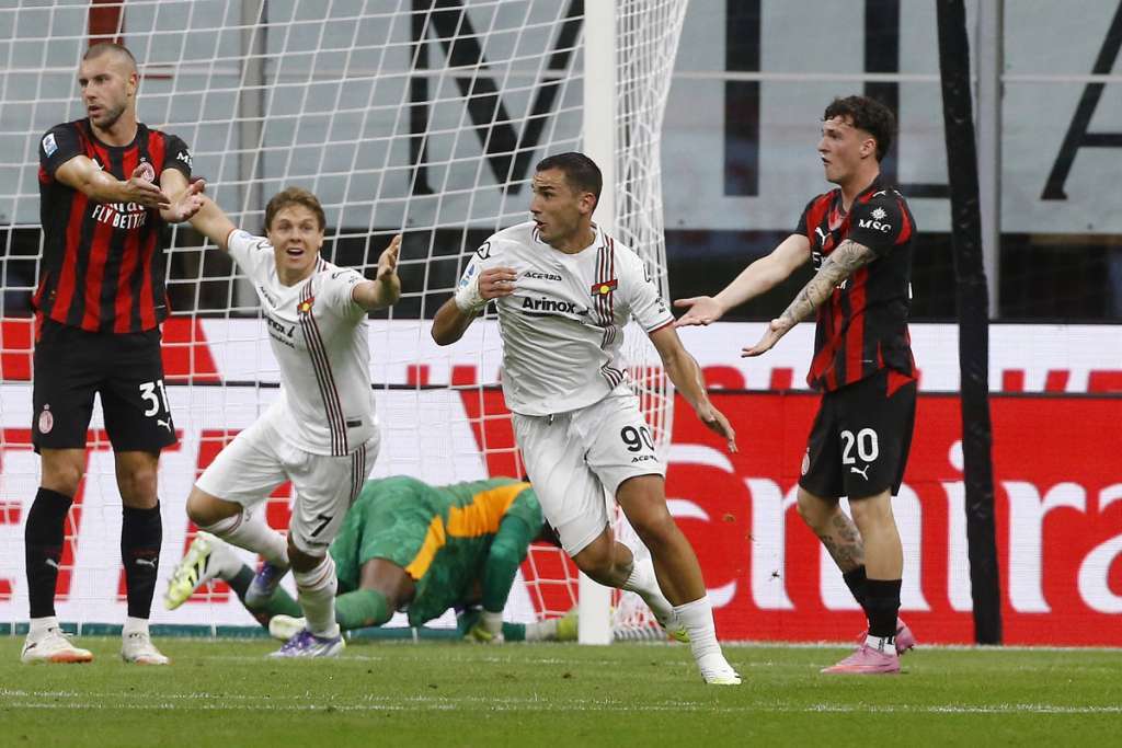 Date un pallone a Bonazzoli e avrete una rovesciata Date un pallone a Bonazzoli e avrete una rovesciata