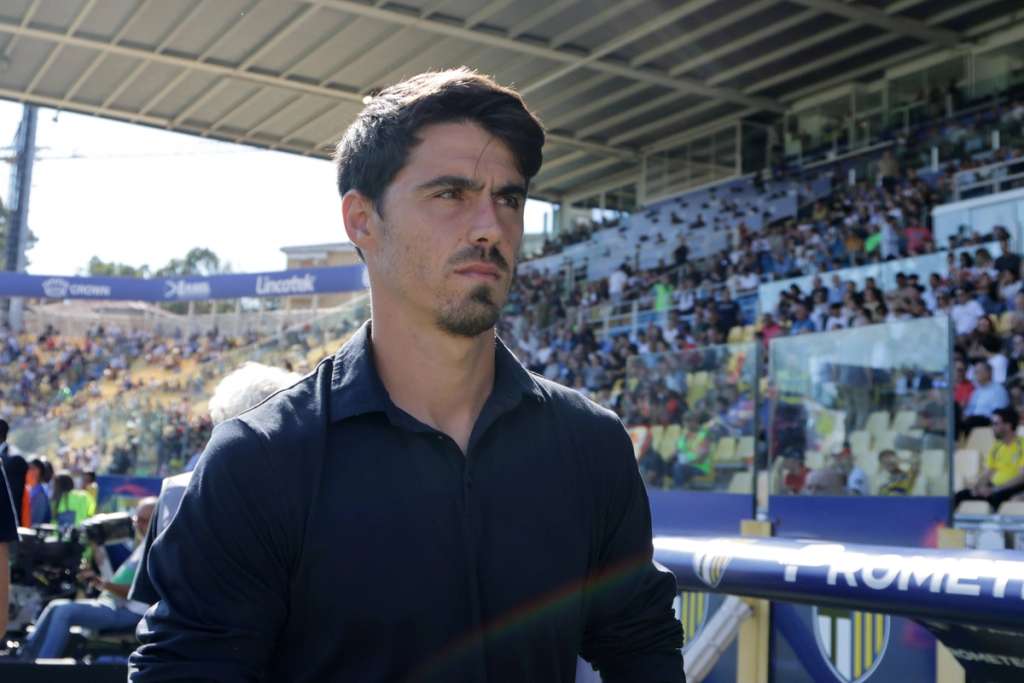 l addio di cuesta e la questione degli allenatori in serie a