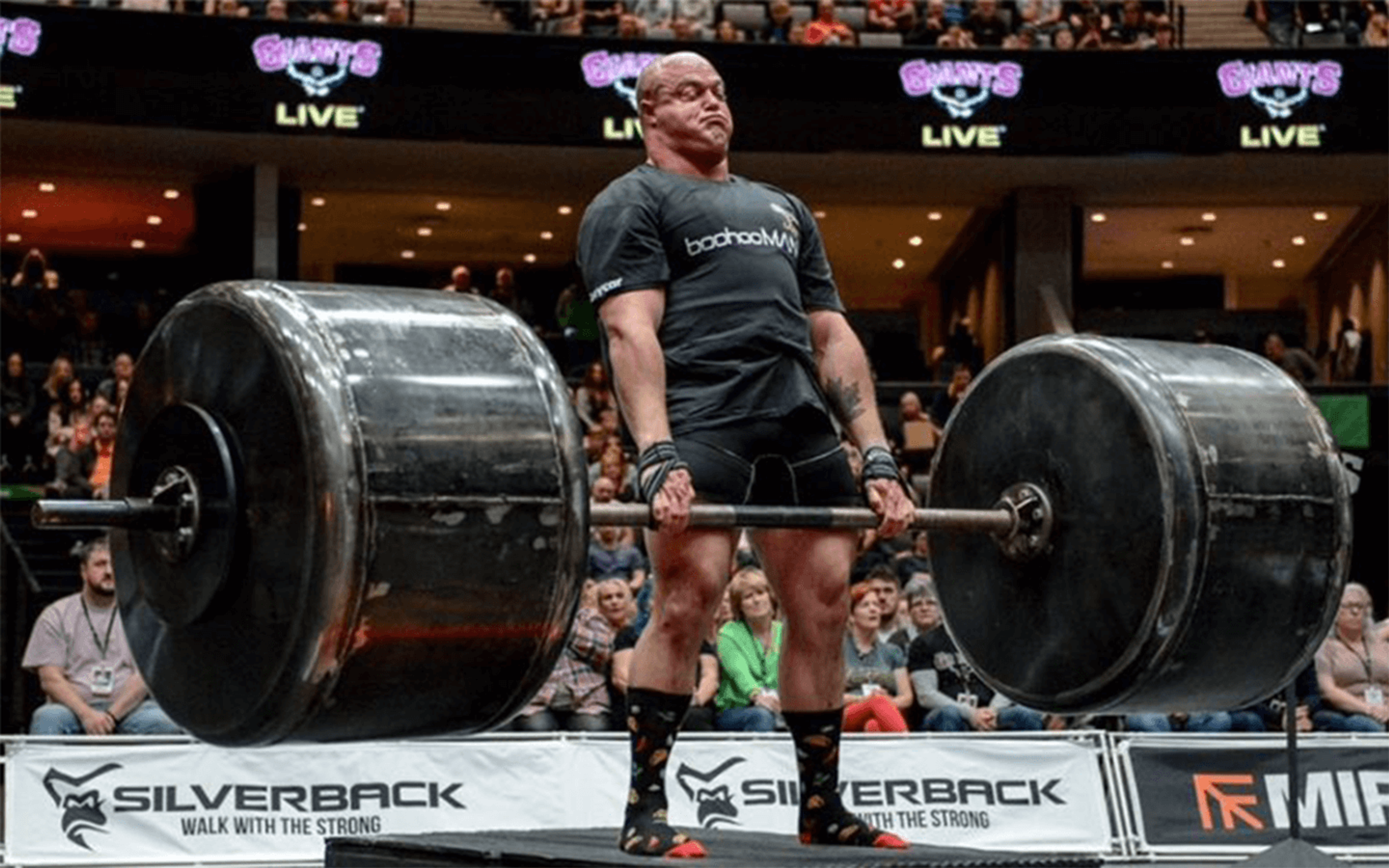 Mitchell Hooper în competiție, dublu campion World's Strongest Man.