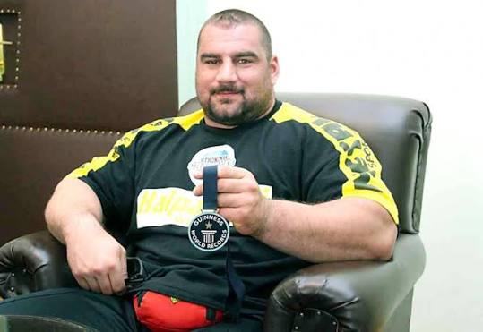 Ervin Katona în timpul carierei sale internaționale de strongman