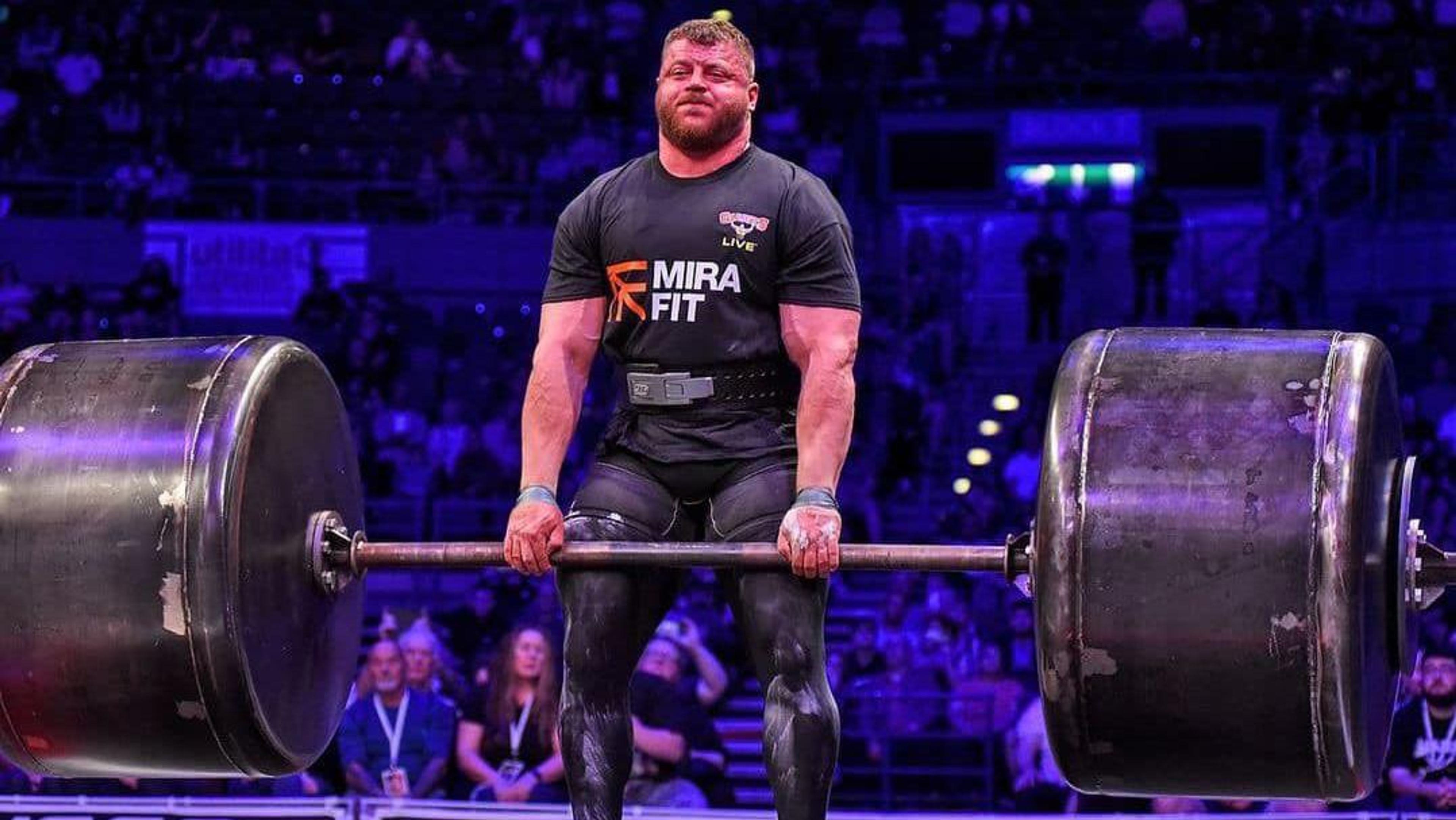 Luke Richardson în competiție de strongman