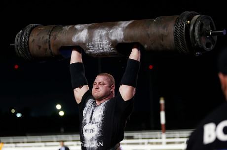 Mateusz Kieliszkowski competing in strongman