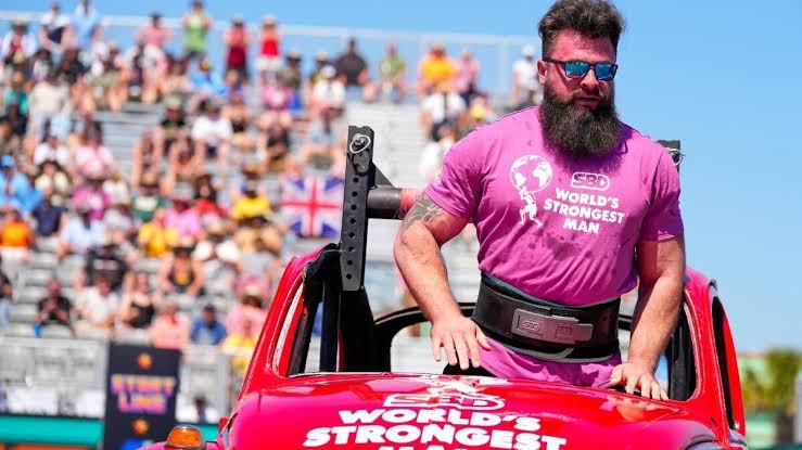 Pavlo Kordiyaka competing in strongman