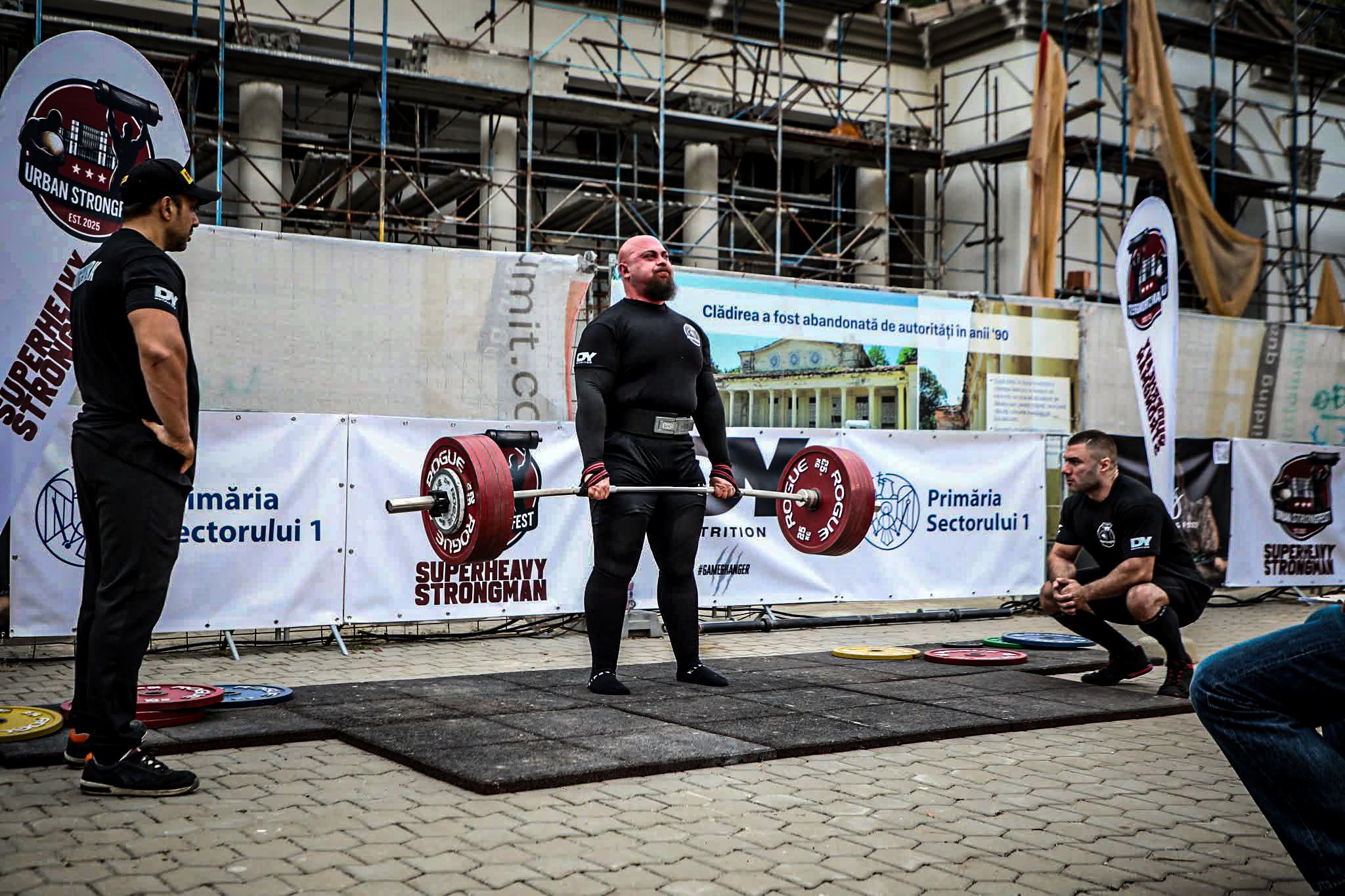 strongman-deadlift