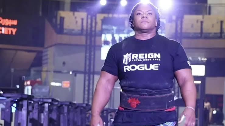 Andrea Thompson competing in strongwoman