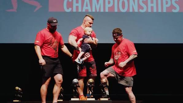 Emanuel Pescari în context competițional de strongman