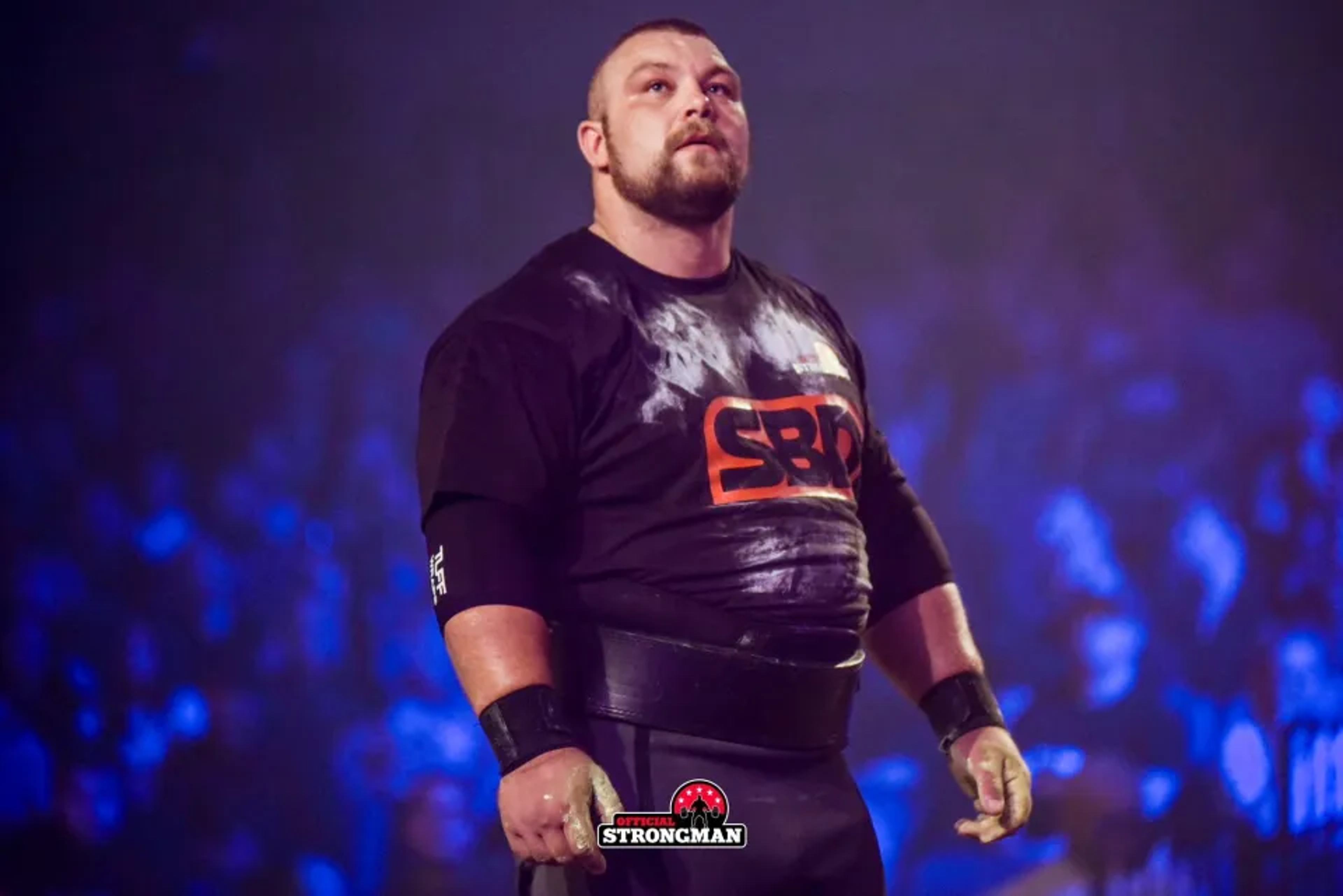 Kane Francis în context competițional strongman