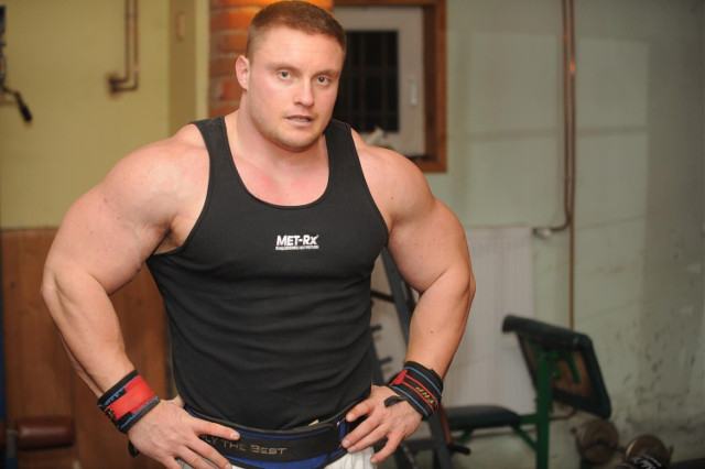 Krzysztof Radzikowski competing in strongman