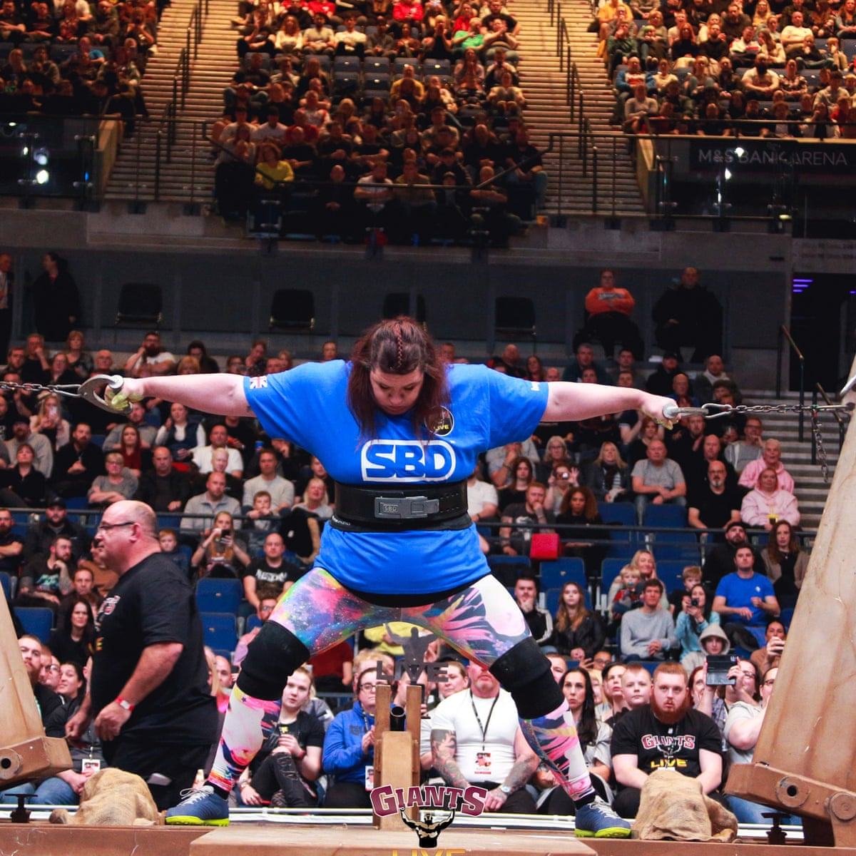 Rebecca Roberts în cadrul unei prezentări sau competiții de strongwoman