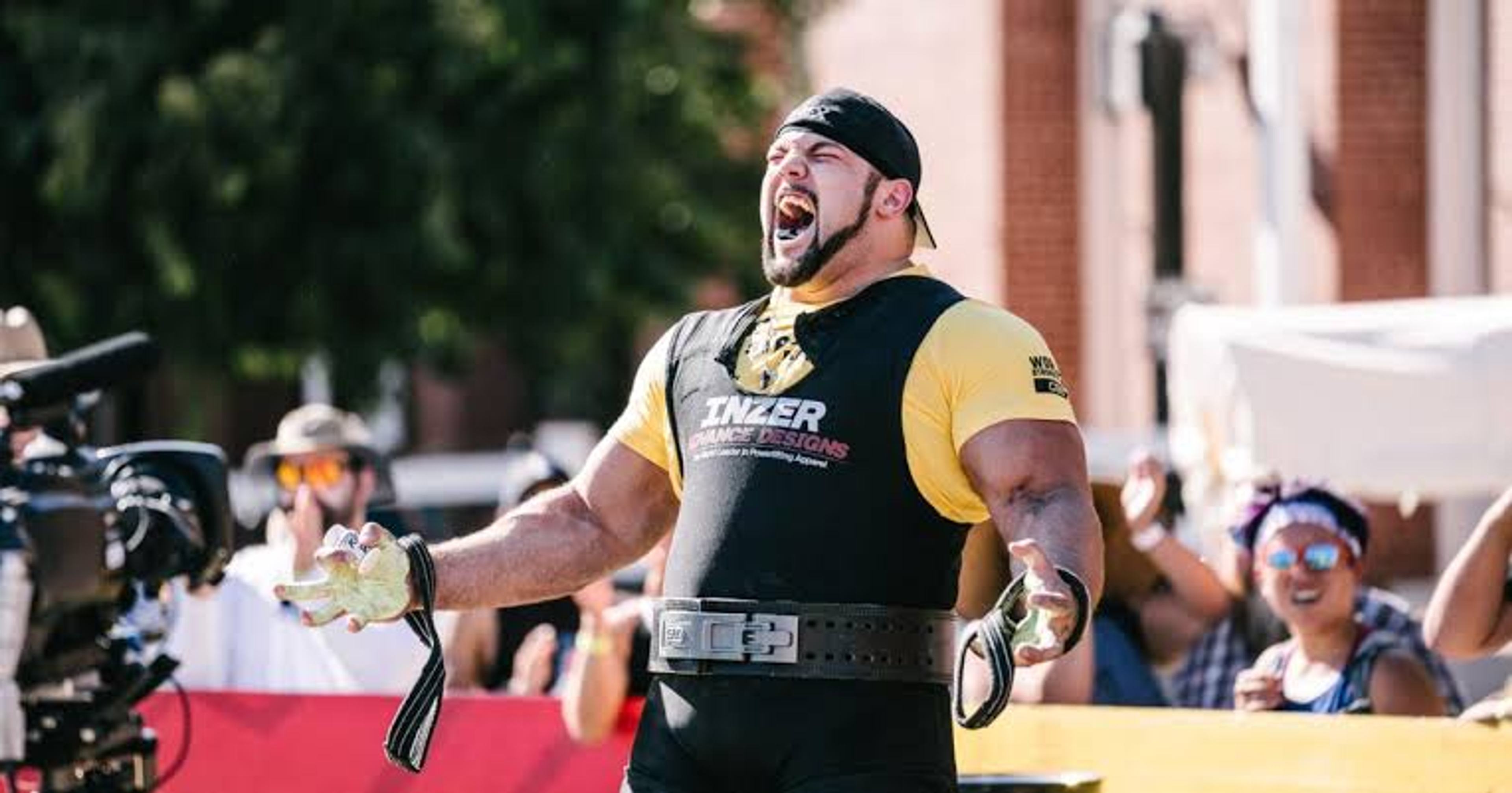 Evan Singleton în competiție de strongman