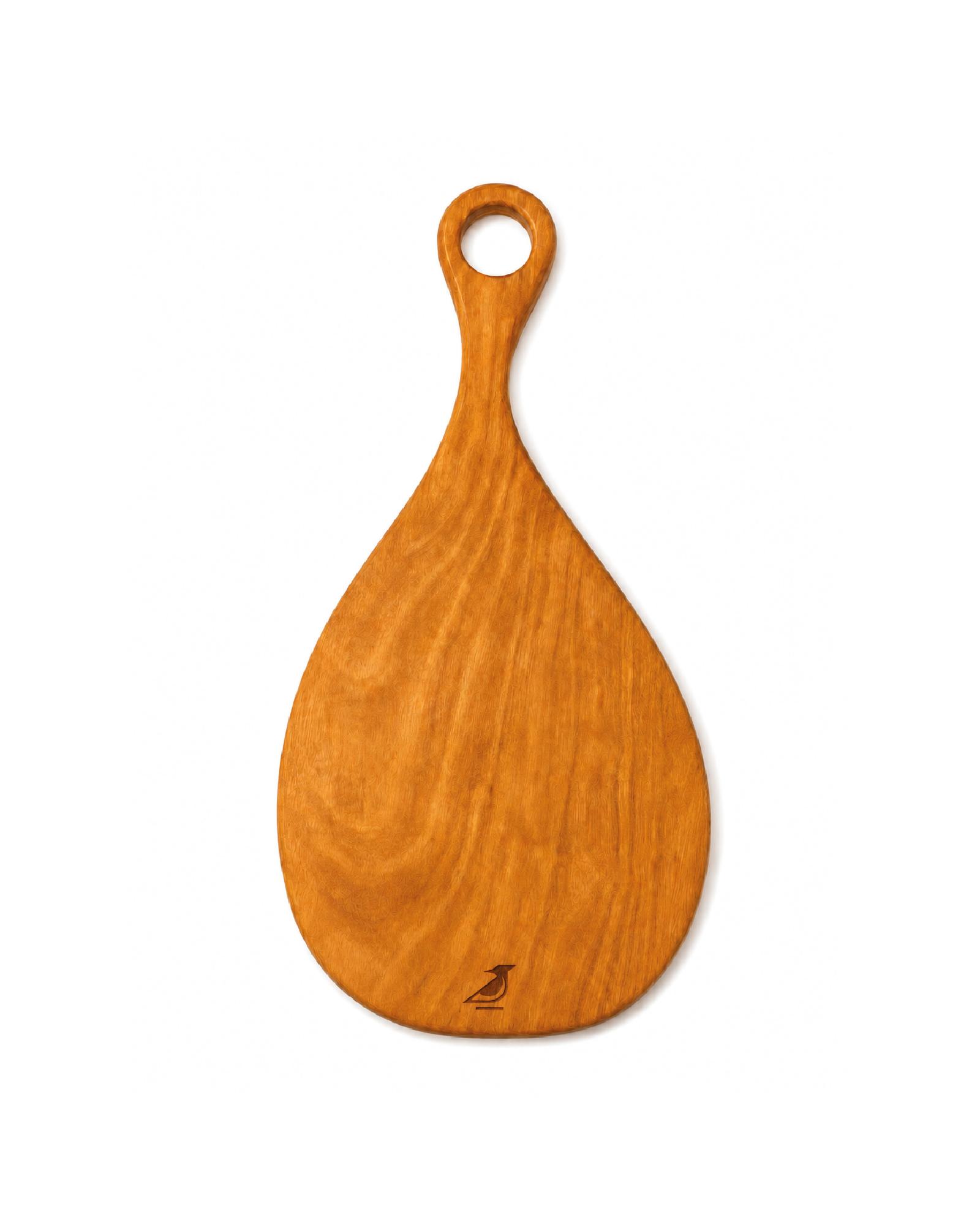 Tabla para quesos Pat en madera pumaquiro con bruschettas, tomate y albahaca