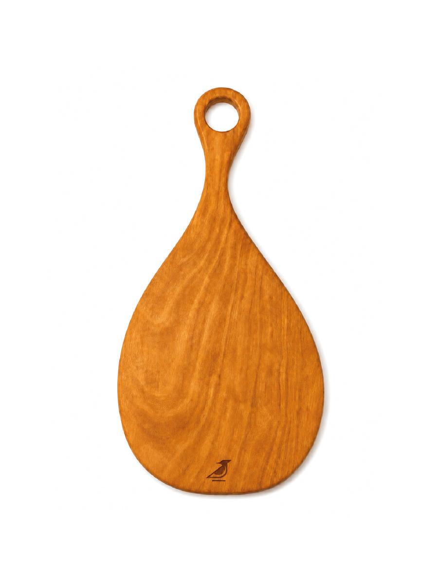 Tabla para quesos Pat en madera pumaquiro con bruschettas, tomate y albahaca