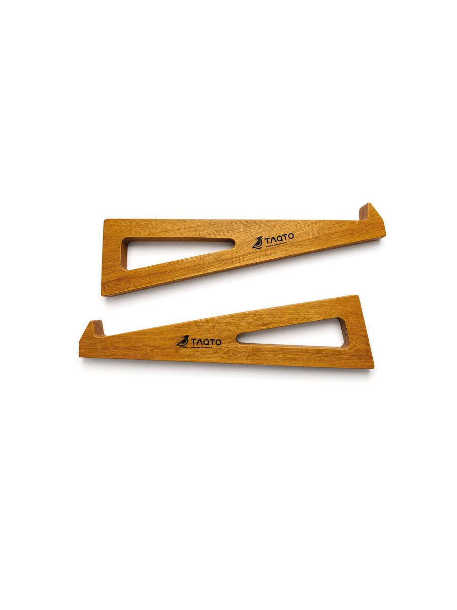 Rieles del soporte para laptop TAQTO en madera cachimbo, diseño minimalista de dos apoyos independientes